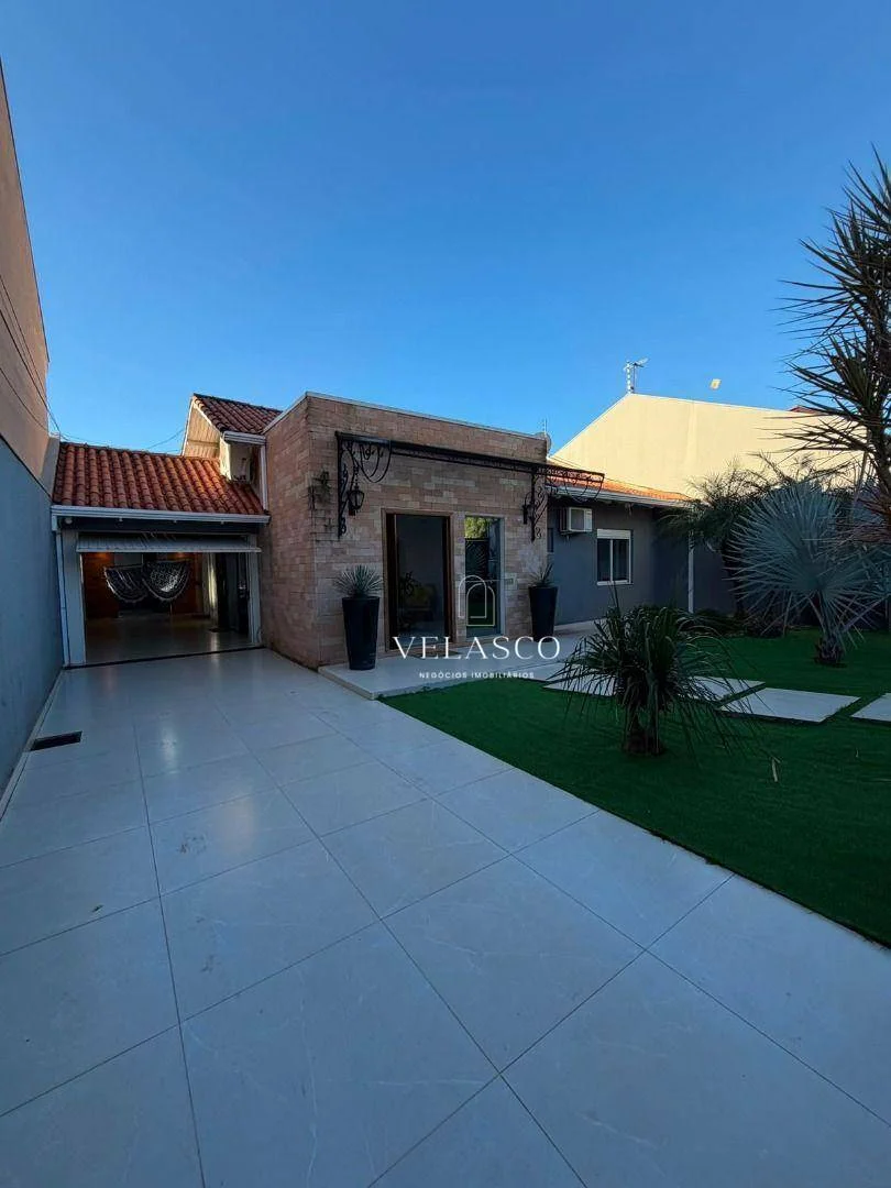 Casa com 3 suítes à venda em terreno de 708 m² por R$ 1.490.000 - Tropical - Cascavel/PR
