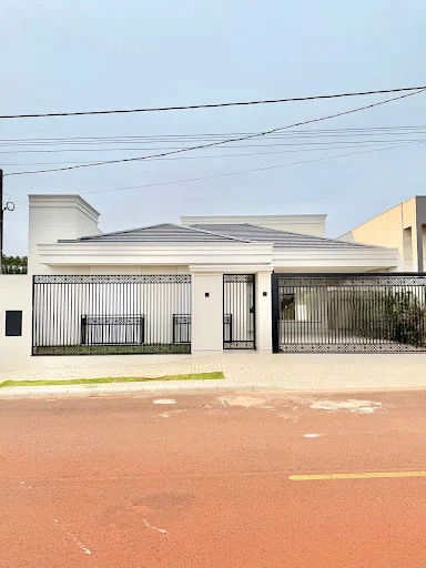 Casa com 3 suítes no Tropical, sala e cozinha intergradas e piscina