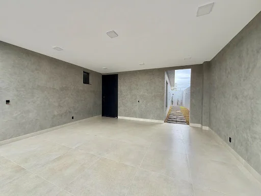 Casa disponível para venda no Paraóiso Tropical, com uma suíte e dois quartos, com piscina