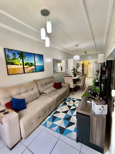 Casa em condomínio, com uma suíte e dois qaurtos.