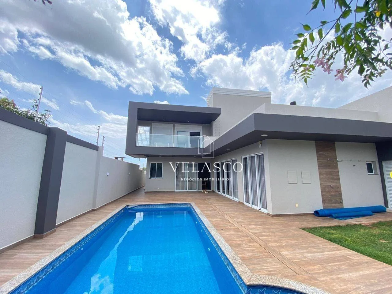 Sobrado com 3 dormitórios à venda, 413 m² por R$ 3.600.000,00 - Centro - Cascavel/PR
