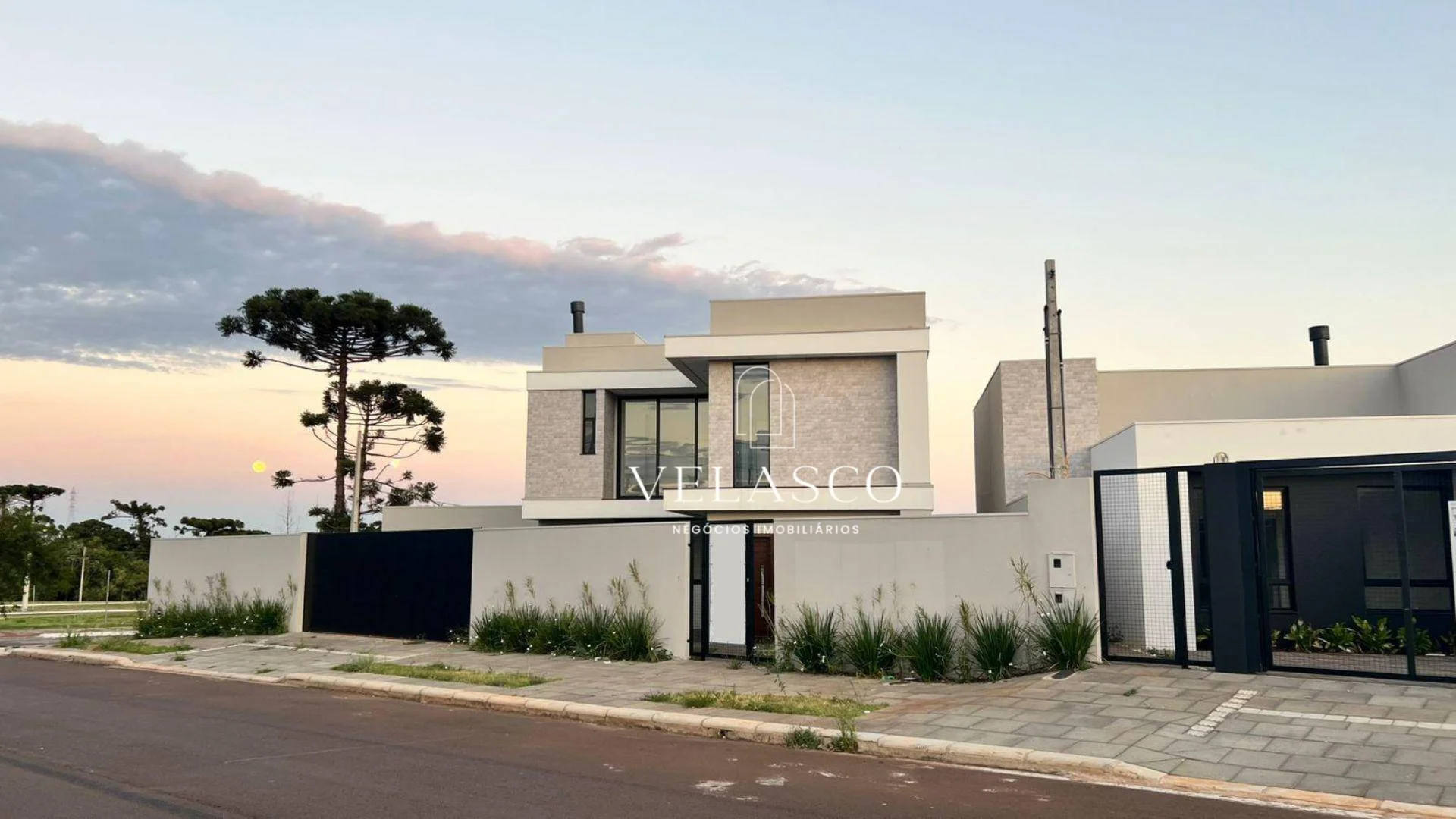 Sobrado com 3 dormitórios à venda, 156 m² por R$ 1.050.000,00 - Tropical 2 - Cascavel/PR