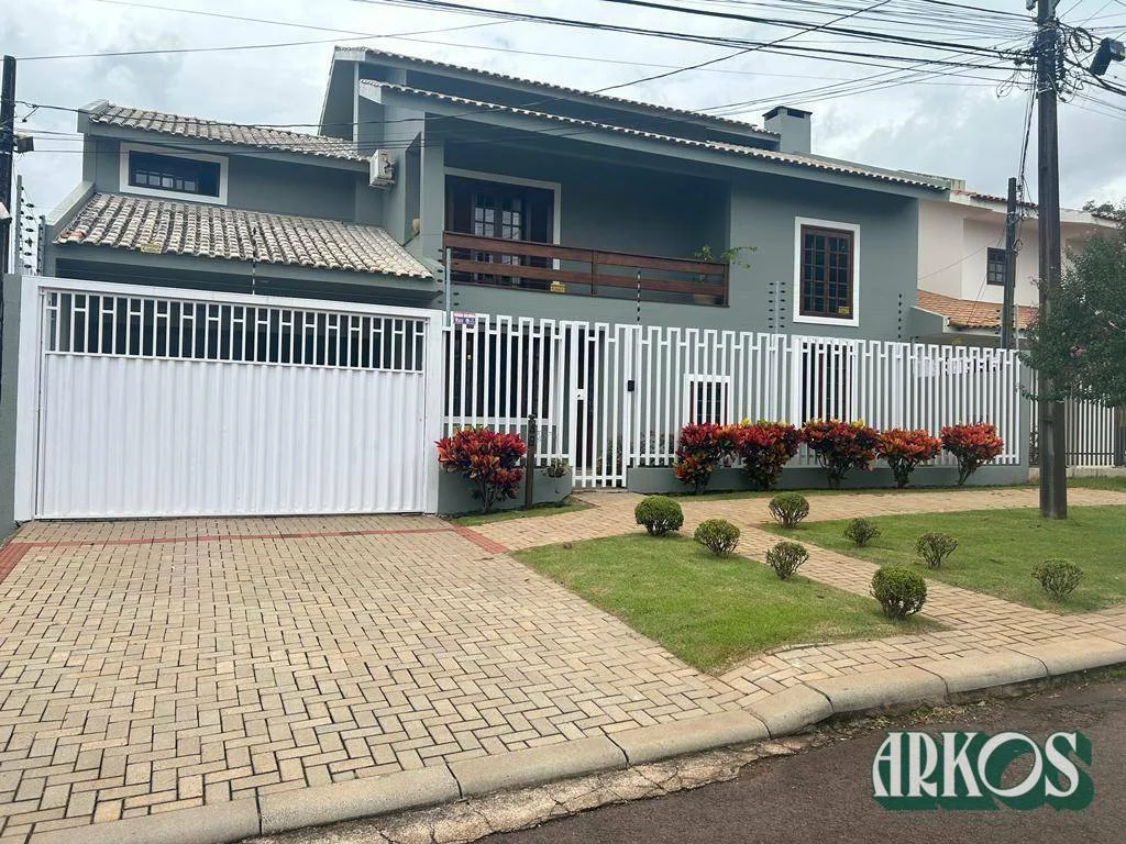 Lindo sobrado no Coração do bairro Recanto Tropical.  253,19m² de área construída.