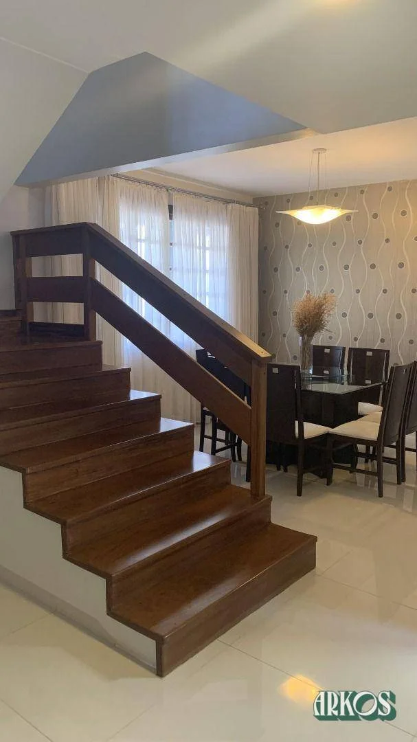Lindo sobrado no Coração do bairro Recanto Tropical.  253,19m² de área construída.