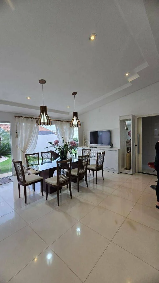 Sobrado com 3 dormitórios à venda, 212 m² por R$ 2.500.000,00 - Tropical  - Cascavel/PR