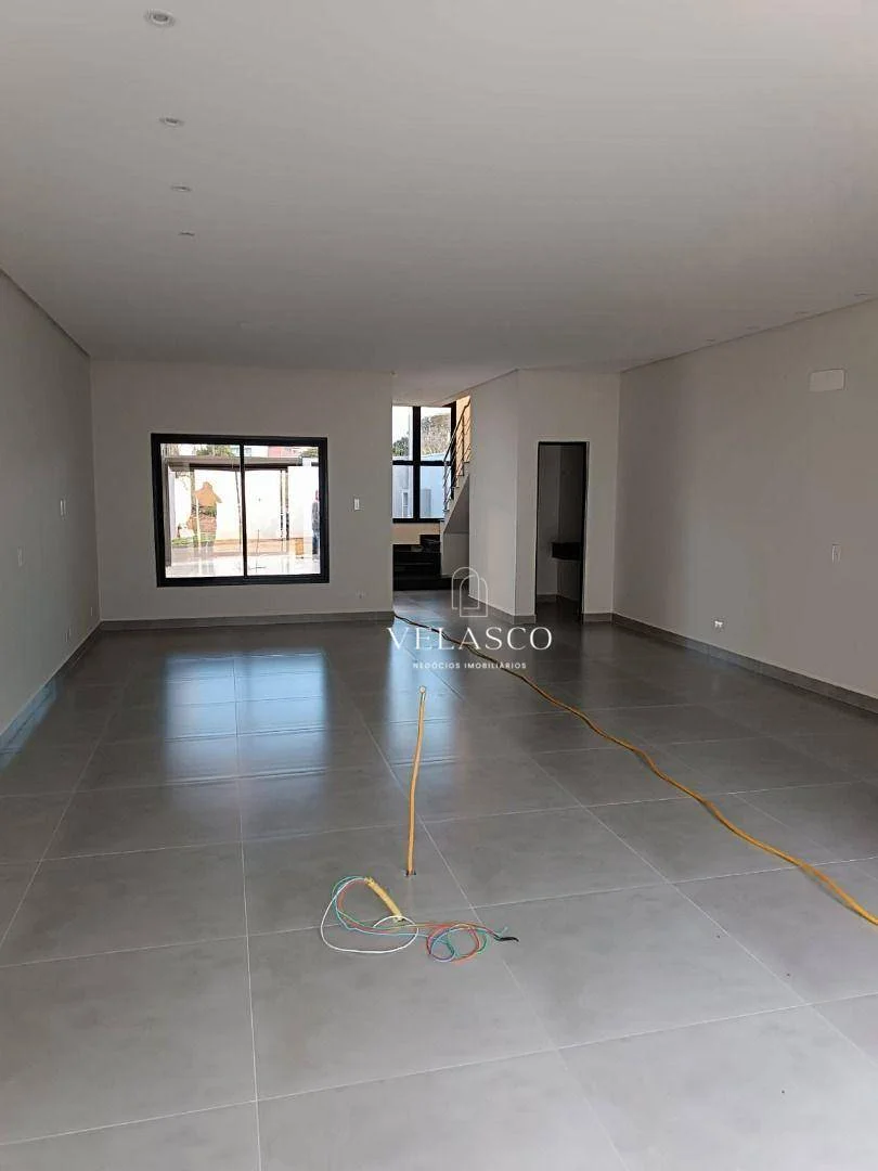 Sobrado com 3 Suítes à venda, 180 m² por R$ 790.000 - Universitário - Cascavel/PR