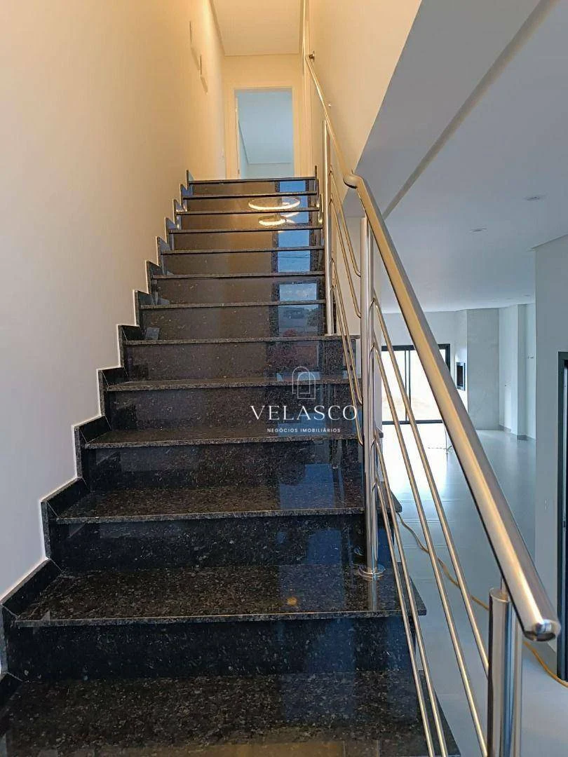 Sobrado com 3 Suítes à venda, 180 m² por R$ 790.000 - Universitário - Cascavel/PR