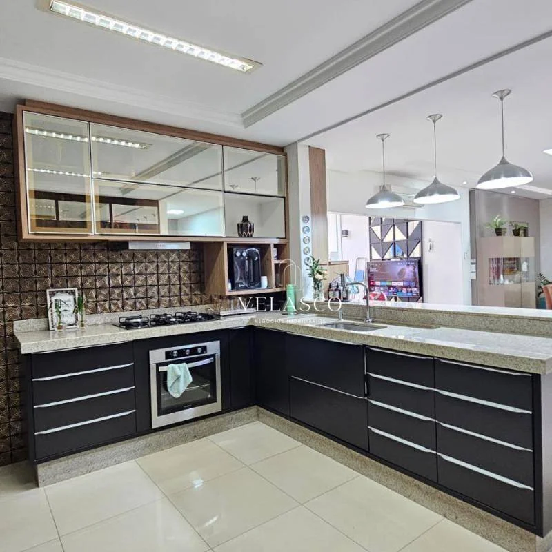 Sobrado com 4 dormitórios à venda, 300 m² por R$ 1.480.000,00 - Centro - Cascavel/PR