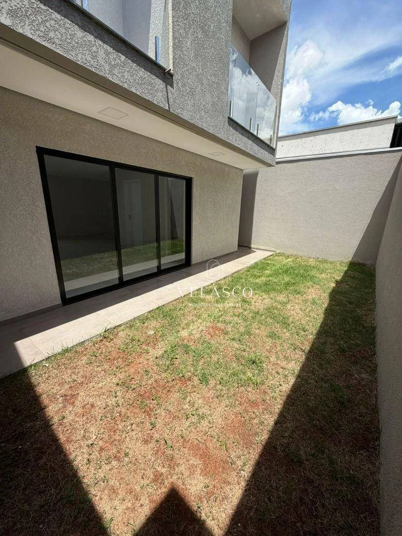 Sobrado com 3 dormitórios à venda, 155 m² por R$ 849.900,00 - Pioneiros Catarinenses - Cascavel/PR
