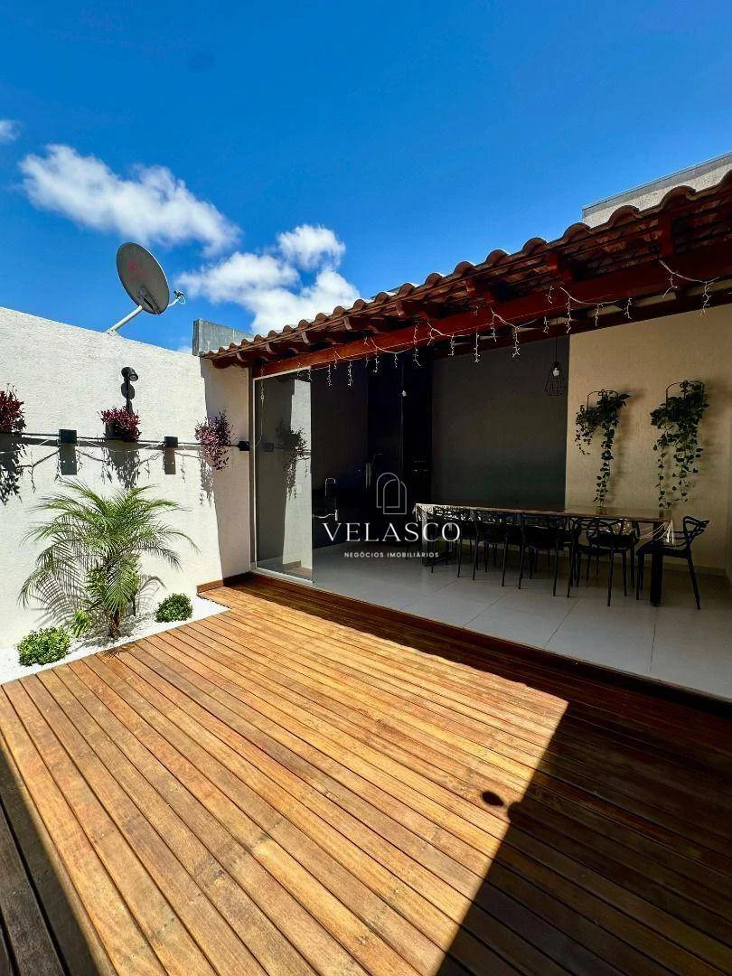 Sobrado com 3 dormitórios à venda, 140 m² por R$ 725.000,00 - Santa Cruz - Cascavel/PR