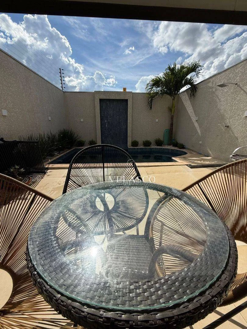 Sobrado com 3 dormitórios à venda, 238 m² por R$ 2.000.000 - Vila Tolentino - Cascavel/PR