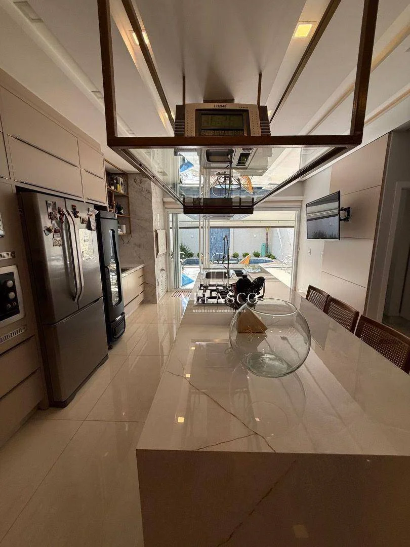 Sobrado com 3 dormitórios à venda, 238 m² por R$ 2.000.000 - Vila Tolentino - Cascavel/PR