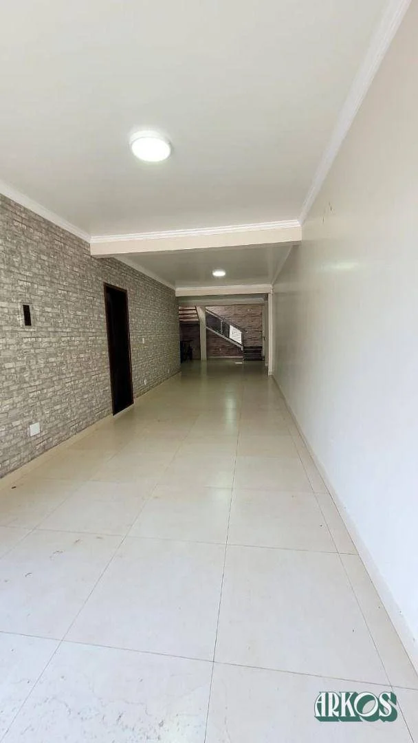 Sobrado dom 4 dormitórios e piscina no County.