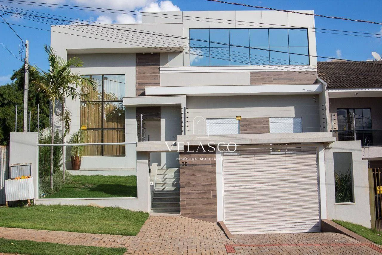 Triplex com suíte e 8 vagas no Alto Alegre semi mobiliado e aceita 100% em permuta!