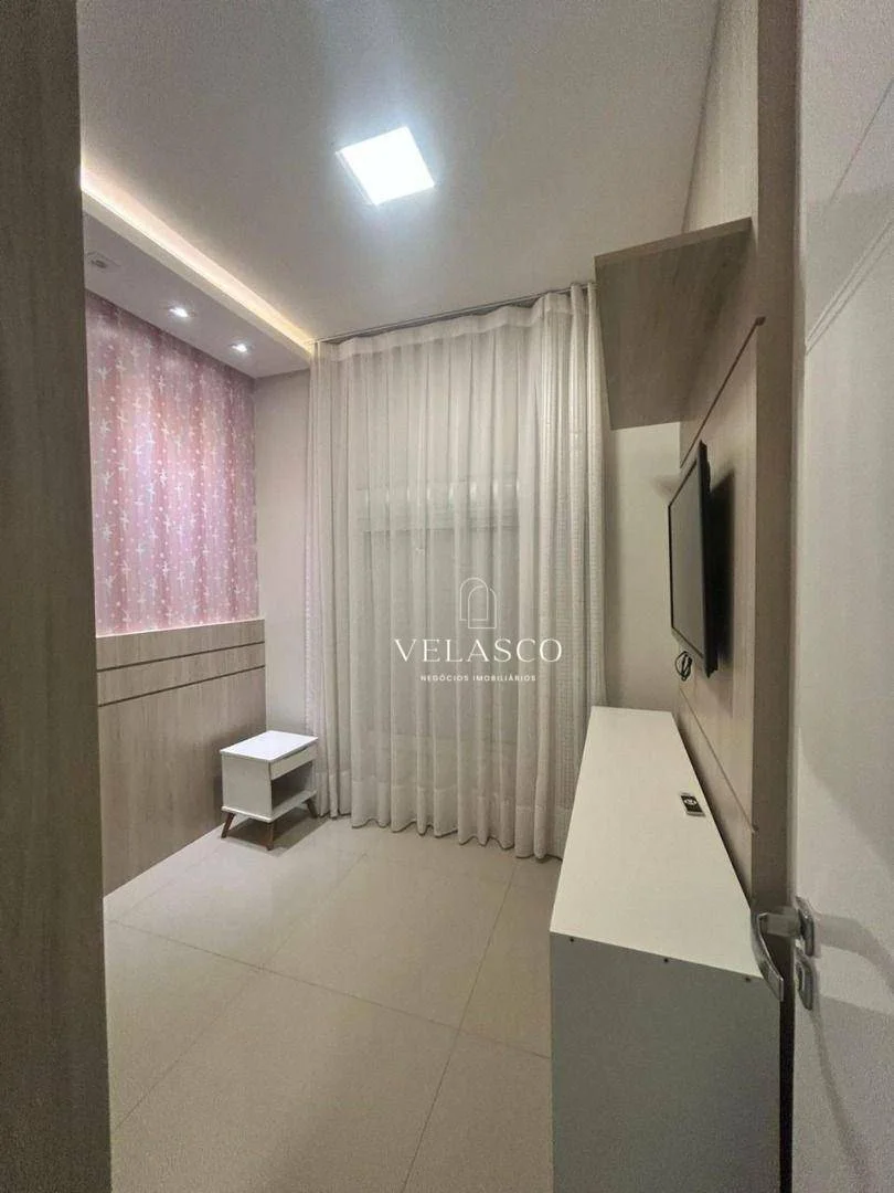 Triplex com suíte e 8 vagas no Alto Alegre semi mobiliado e aceita 100% em permuta!