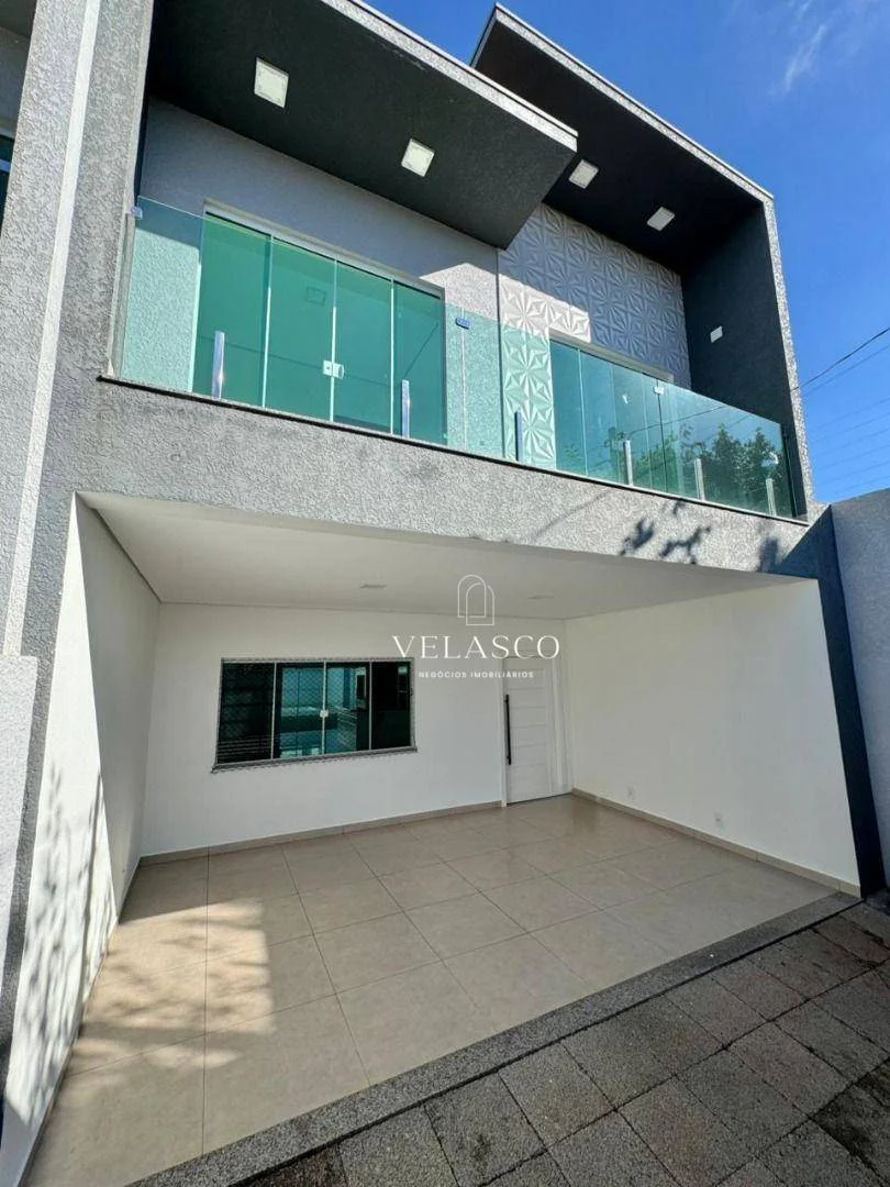 Sobrado com 3 dormitórios à venda, 170 m² por R$ 720.000 - Universitário - Cascavel/PR