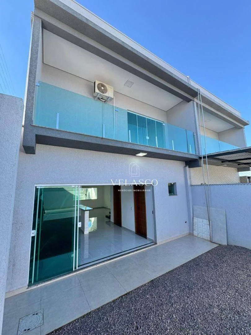 Sobrado com 3 dormitórios à venda, 170 m² por R$ 720.000 - Universitário - Cascavel/PR
