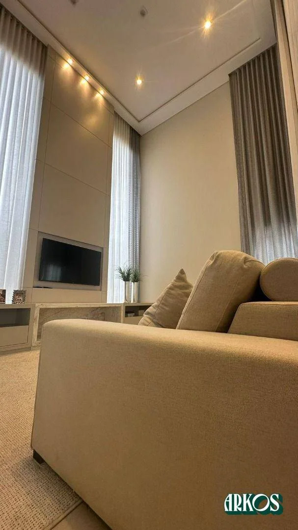 Sobrado finamente mobiliado em Terreno Inteiro no Pioneiros Catarinenses com 320m²