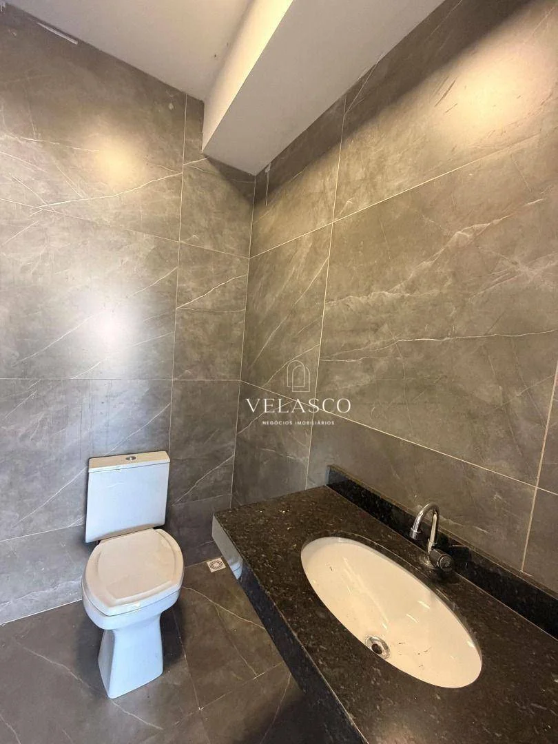 Sobrado com 3 dormitórios à venda, 118 m² por R$ 590.000,00 - Veredas - Cascavel/PR