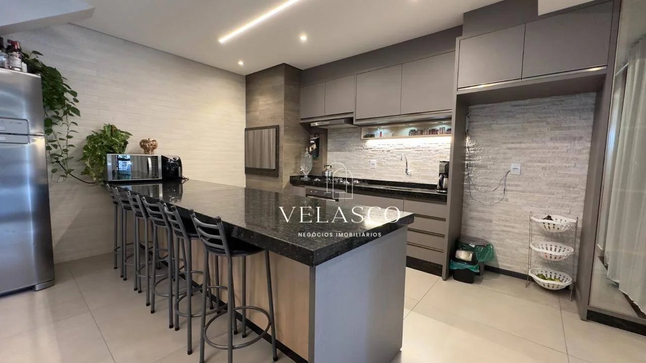 Sobrado com 4 dormitórios à venda, 180 m² por R$ 1.280.000 - Região do Lago 2 - Cascavel/PR