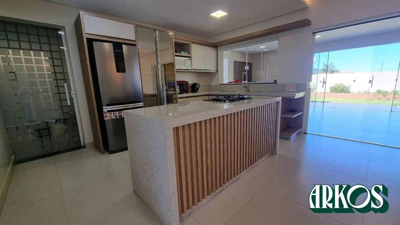 Sobrado com 3 dormitórios à venda, 270 m² por R$ 2.000.000,00 - Região do Lago 2 - Cascavel/PR