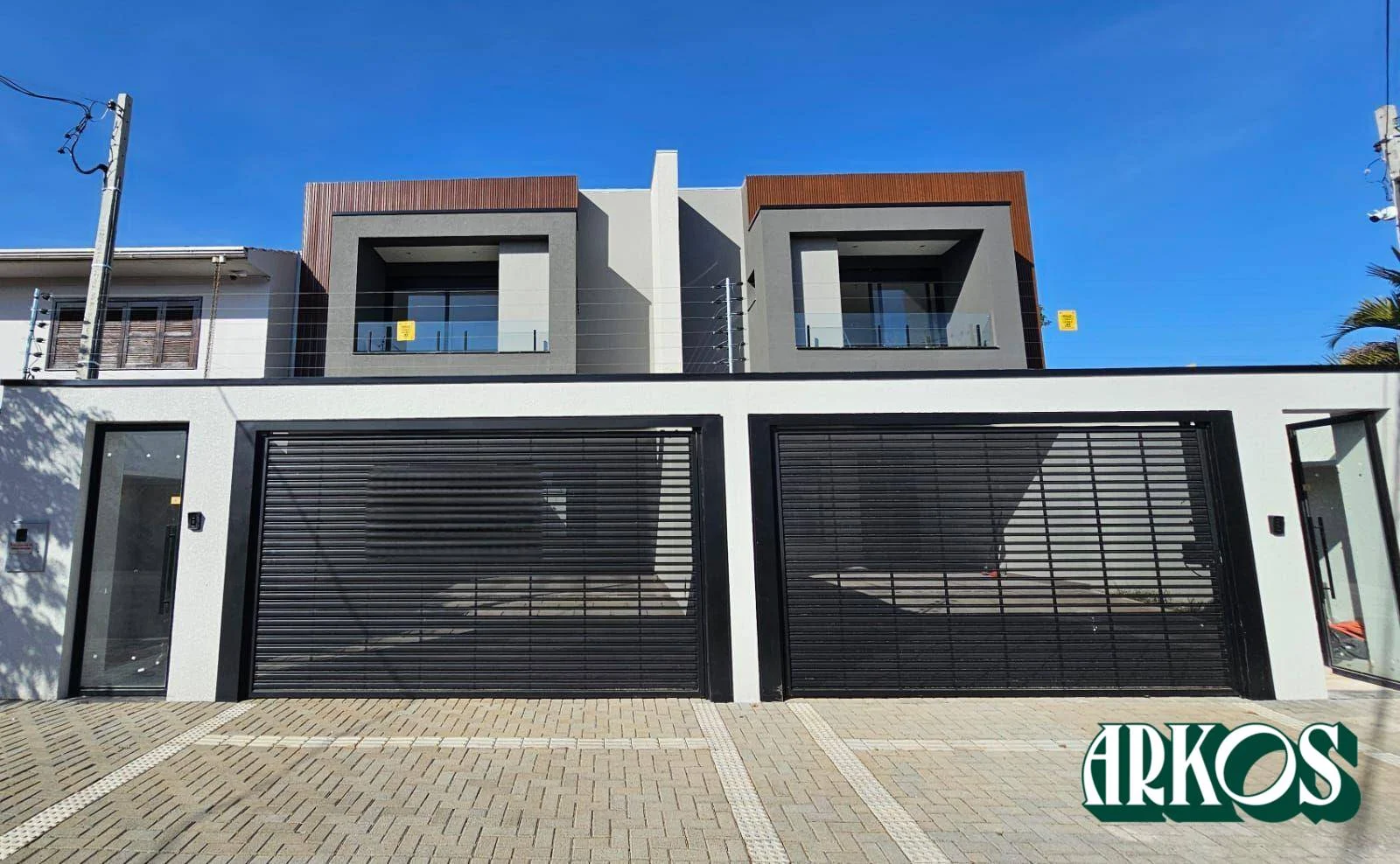 SOBRADOS DE ALTO PADRÃO À VENDA NO JARDIM MARIA LUIZA COM 3 SUITES