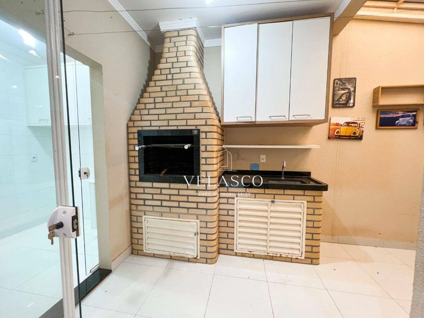 Sobrado com 3 suítes no bairro Neva, 143 m² por R$ 990.000 - Cascavel/PR