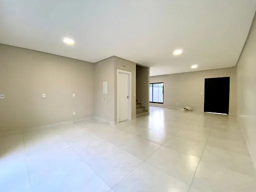Sobrado em condomínio com 3 dormitórios, sendo uma suíte