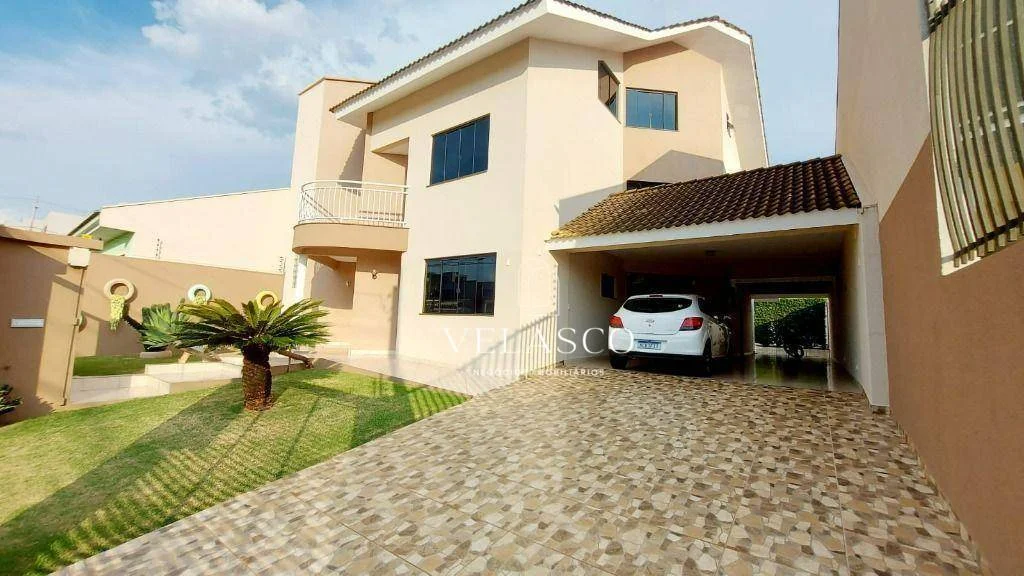Sobrado com 5 dormitórios à venda, 369 m² por R$ 2.500.000,00 - Country - Cascavel/PR