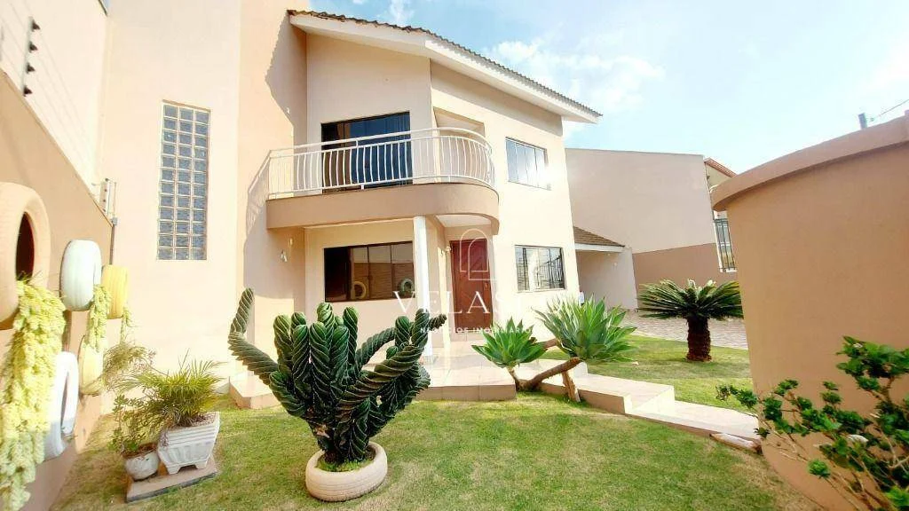 Sobrado com 5 dormitórios à venda, 369 m² por R$ 2.500.000,00 - Country - Cascavel/PR