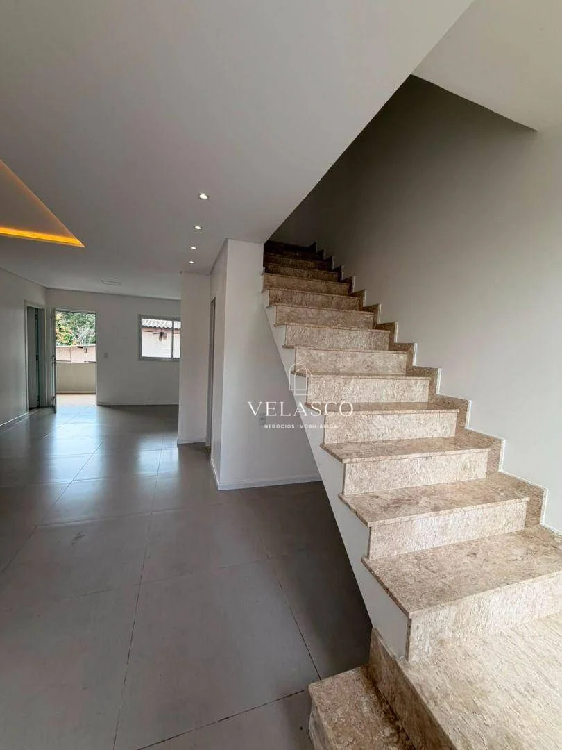 Sobrado com 2 dormitórios à venda, 124 m² por R$ 980.000 - Claudete - Cascavel/PR