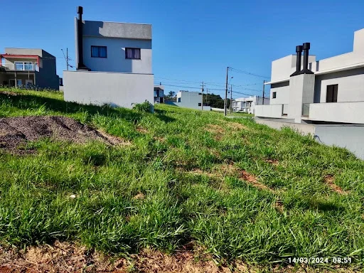 Terreno com 126 m² no condomínio Colina do Lago