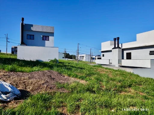 Terreno com 126 m² no condomínio Colina do Lago