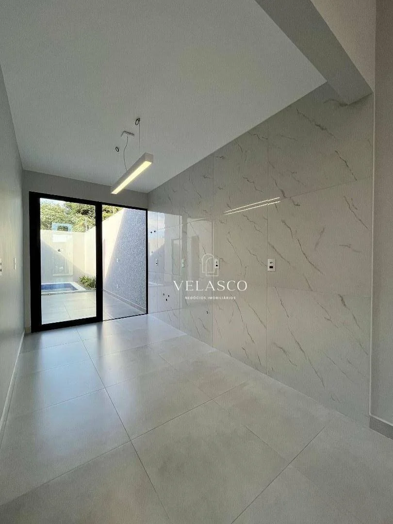 CASA COM PISCINA NO VEREDAS – CONFORTO E SOFISTICAÇÃO DE ALTO PADRÃO