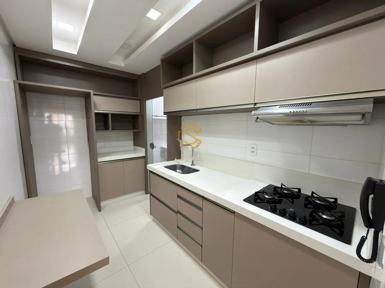 Apartamento para Venda em Cascavel, Centro, 3 dormitórios, 1 suíte, 2 banheiros, 1 vaga