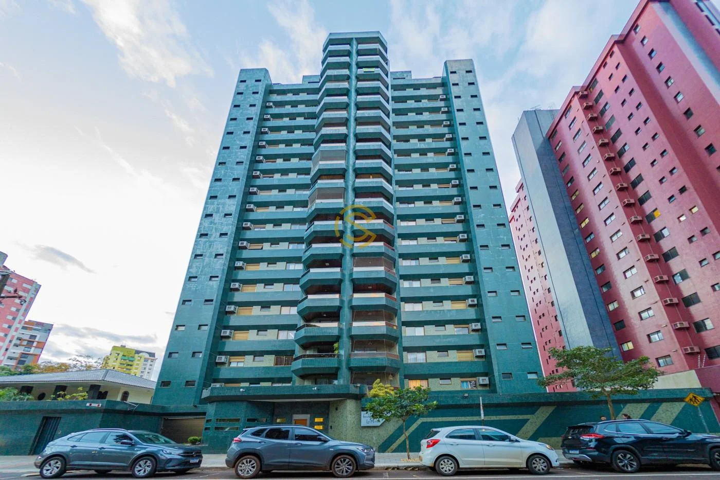 Duplex para Venda em Cascavel, Centro, 5 dormitórios, 1 suíte, 1 banheiro, 3 vagas