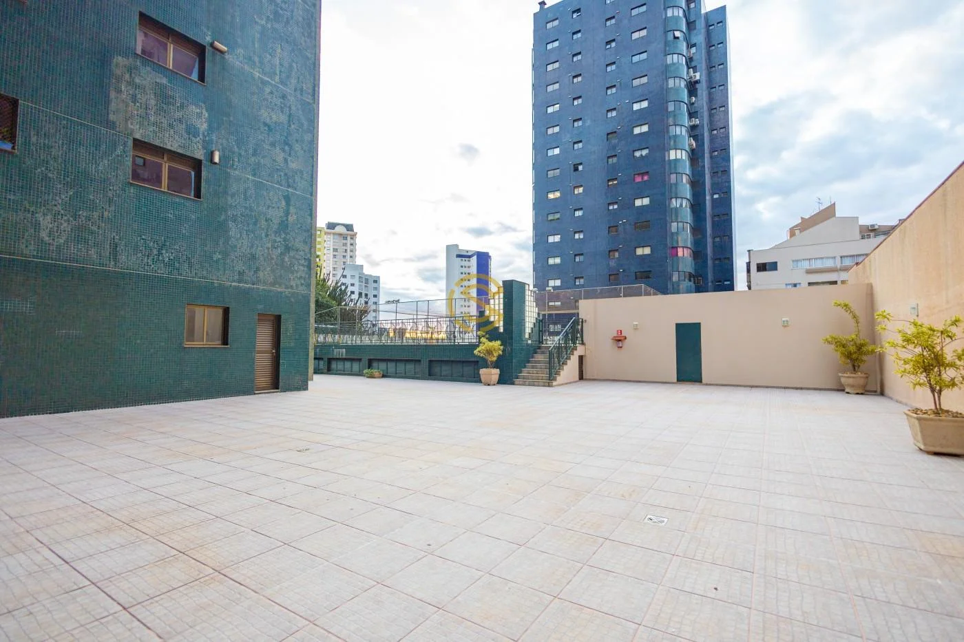 Duplex para Venda em Cascavel, Centro, 5 dormitórios, 1 suíte, 1 banheiro, 3 vagas