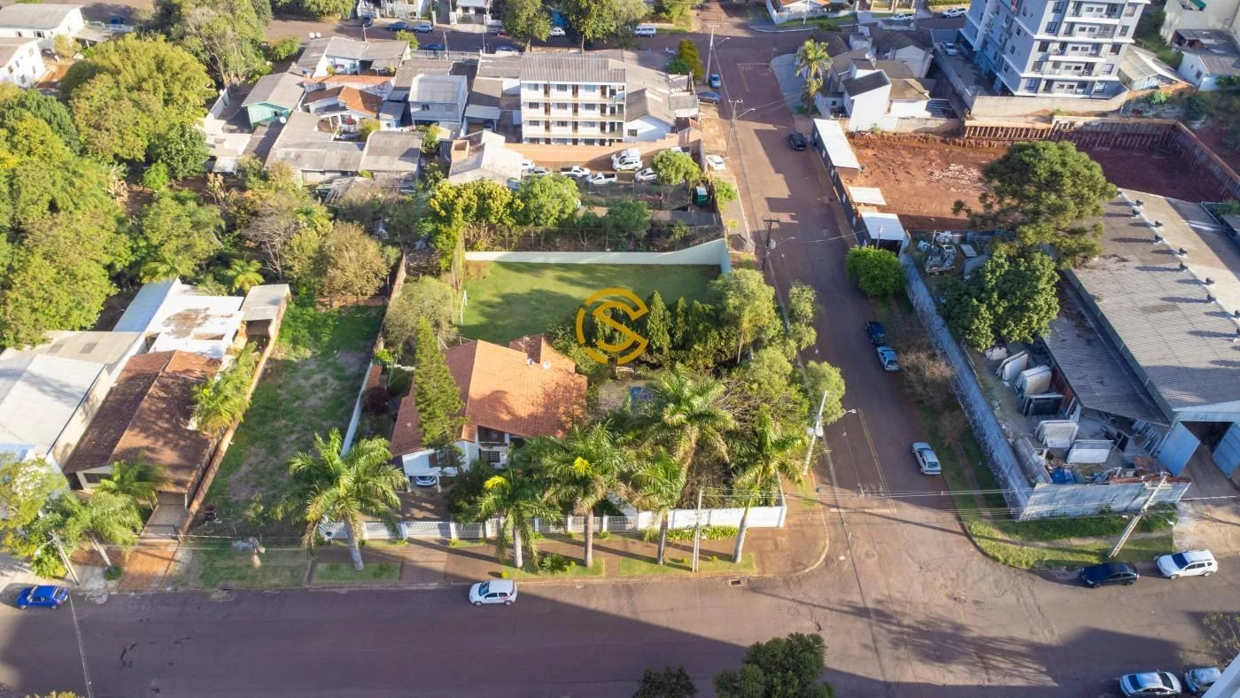 Casa para Venda em Cascavel, Neva, 5 dormitórios, 1 suíte, 3 banheiros, 6 vagas