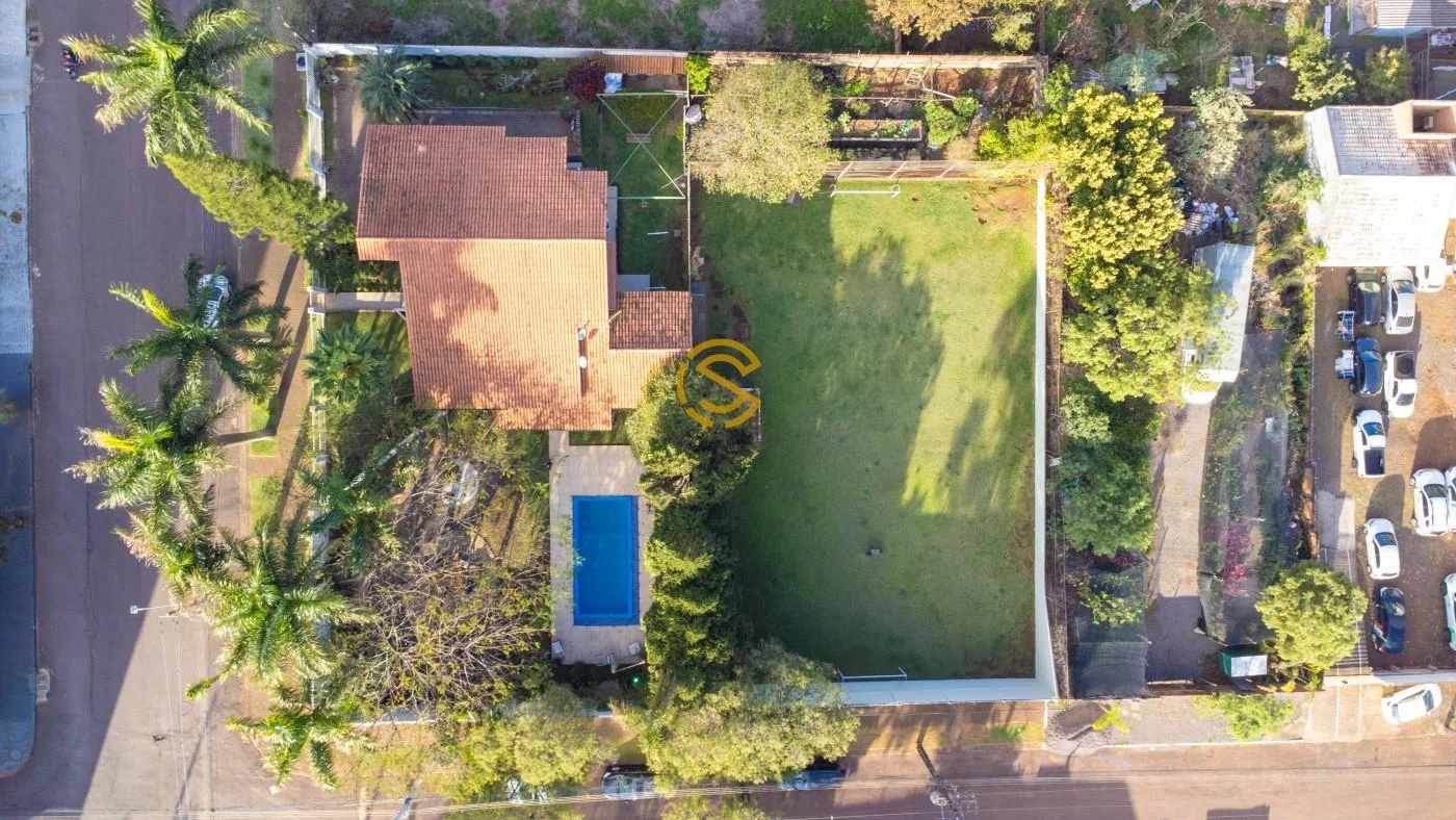 Casa para Venda em Cascavel, Neva, 5 dormitórios, 1 suíte, 3 banheiros, 6 vagas