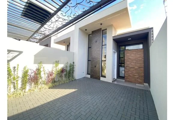 Casa para Venda em Cascavel, Angra dos Reis, 2 dormitórios, 1 suíte, 1 banheiro, 2 vagas