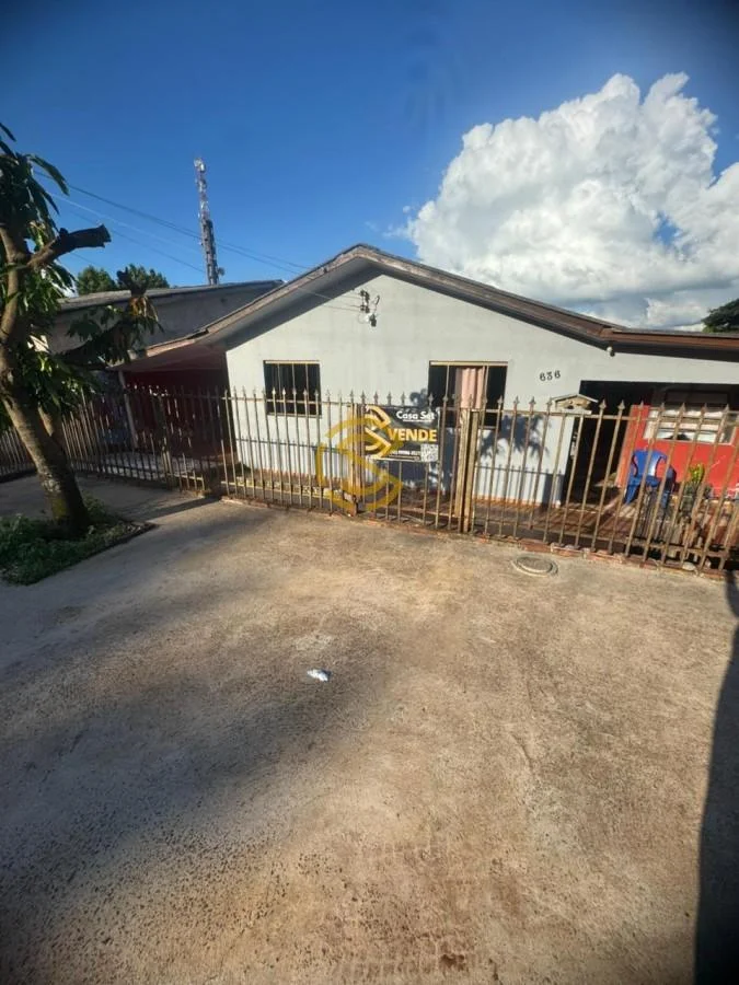 Casa para Venda em Santa Tereza do Oeste, Centro, 4 dormitórios, 2 suítes, 2 banheiros, 2 vagas