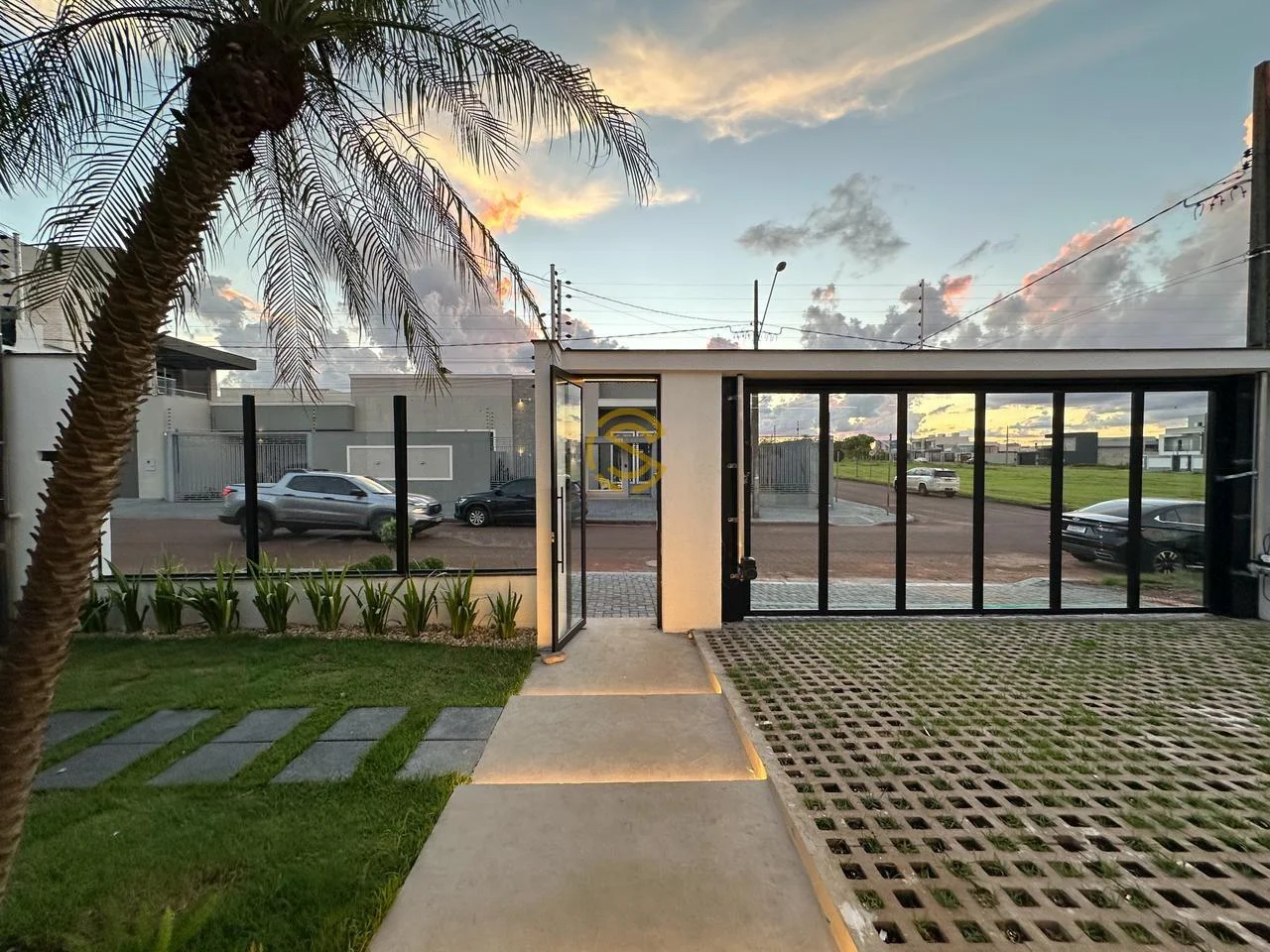 Casa para Venda em Cascavel, Recanto Tropical III, 3 dormitórios, 3 suítes, 2 banheiros, 3 vagas