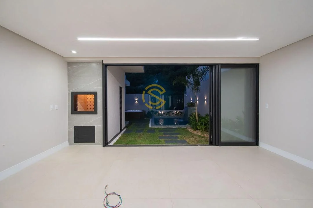 Casa para Venda em Cascavel, Recanto Tropical III, 3 dormitórios, 3 suítes, 5 banheiros, 2 vagas