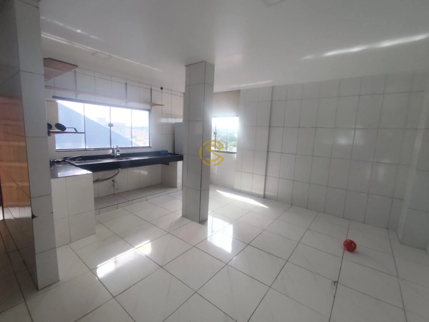 Residencial e Comercial para Venda em Cascavel, Floresta, 4 dormitórios, 1 suíte, 2 banheiros, 5 vagas