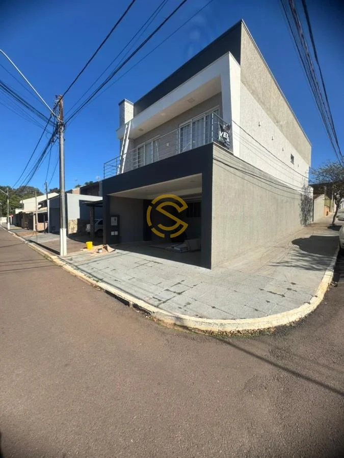 Sobrado para Venda em Cascavel, CANCELLI, 3 dormitórios, 1 suíte, 4 banheiros, 2 vagas