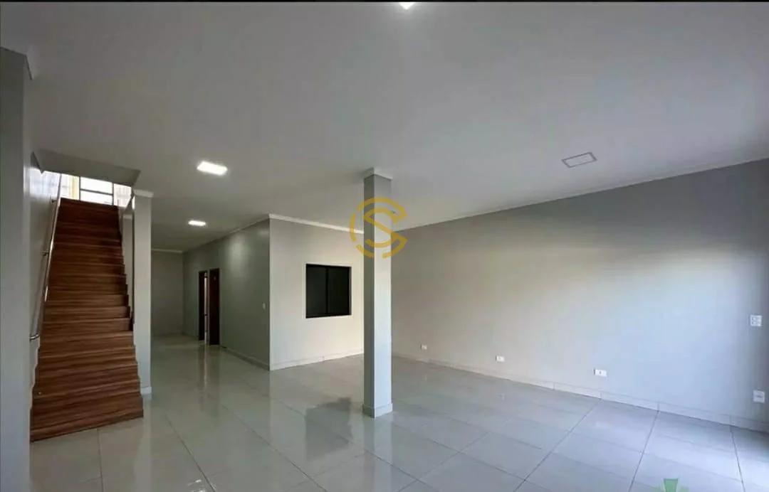 Sobrado para Venda em Cascavel, Universitario, 5 dormitórios, 1 suíte, 3 banheiros, 2 vagas