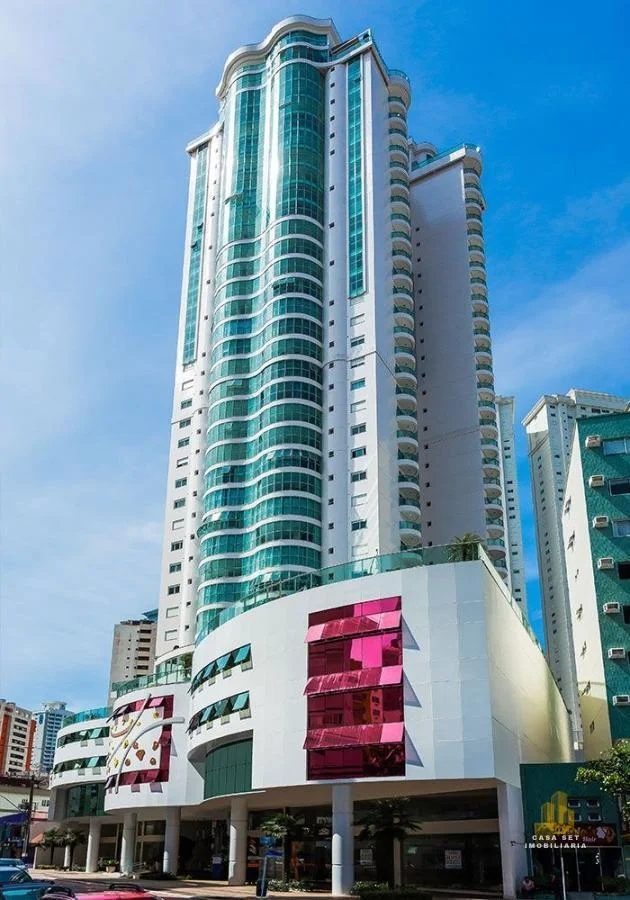 Apartamento para Venda em Balneário Camboriú, Centro, 4 dormitórios, 4 suítes, 5 banheiros, 4 vagas