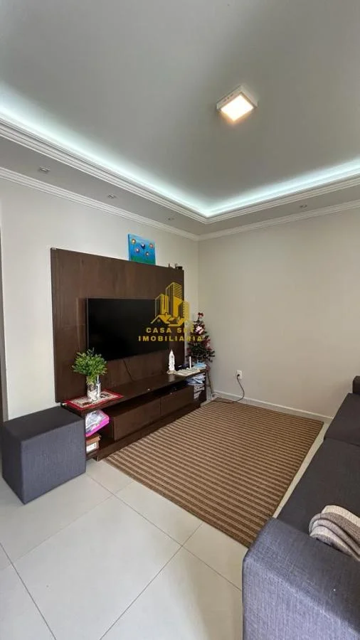 Casa para Venda em Cascavel, Esmeralda, 2 dormitórios, 1 suíte, 1 banheiro, 2 vagas