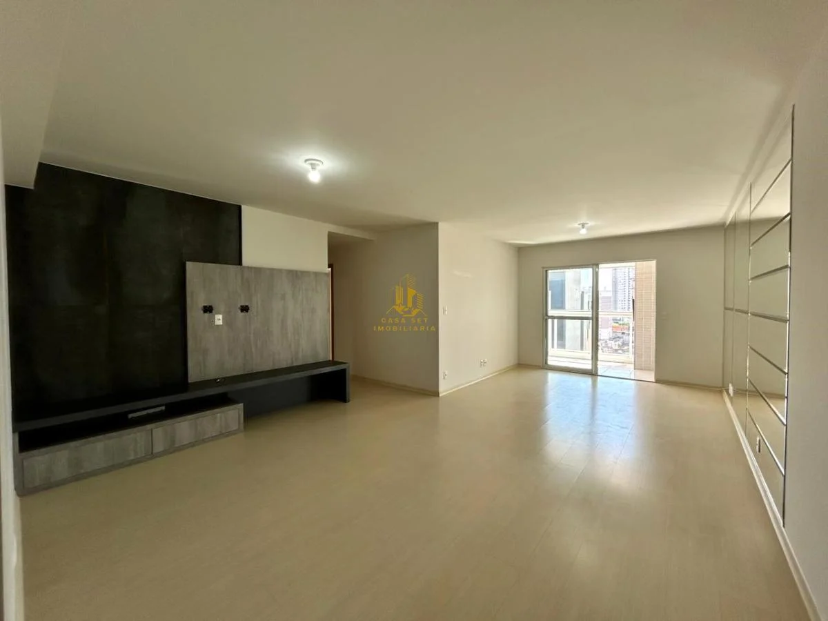 Apartamento para Venda em Cascavel, Centro, 3 dormitórios, 1 suíte, 2 banheiros, 2 vagas