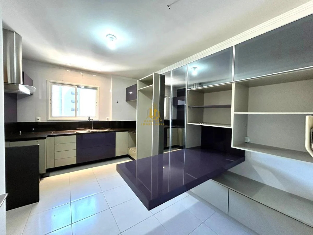 Apartamento para Venda em Cascavel, Centro, 3 dormitórios, 1 suíte, 2 banheiros, 2 vagas